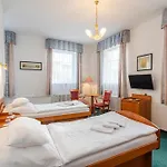 Hotel Complex Curie