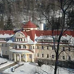 Complex Curie Hotel